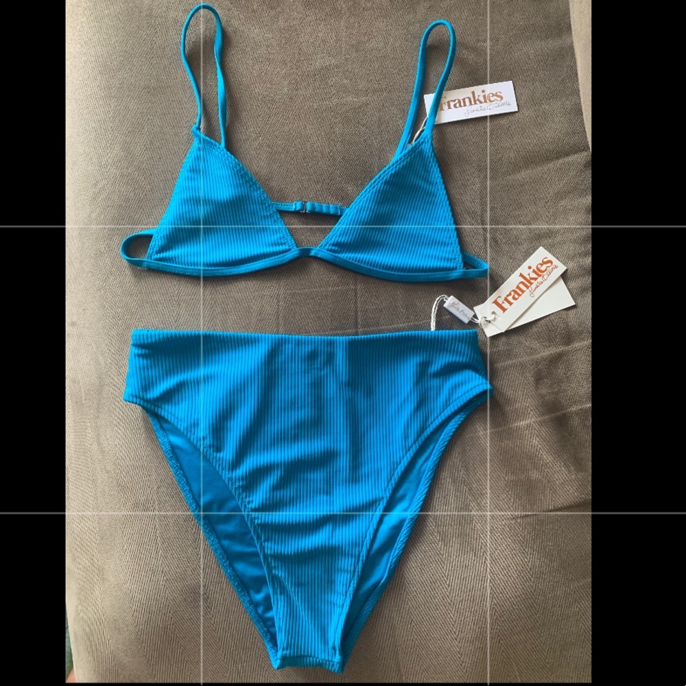 Frankies bikini set in Azure, medium